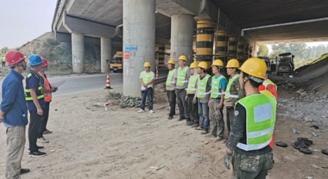 日蘭改擴(kuò)建項目二標(biāo)召開老橋支座更換現(xiàn)場技術(shù)交底會
