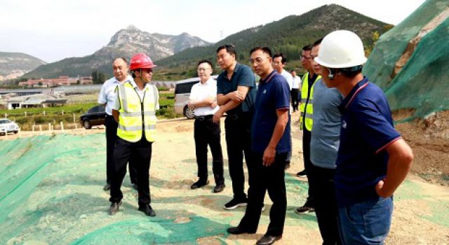 市交通運輸事業(yè)服務(wù)中心對S229沂邳線改建工程進(jìn)行節(jié)前安全質(zhì)量檢查