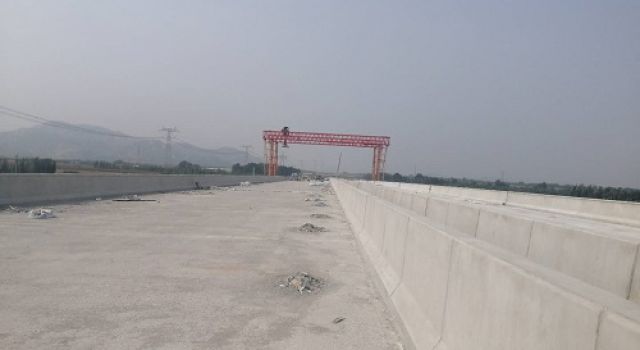 又見“新寧品質(zhì)、新寧速度”----——記興隆莊特大橋護(hù)欄施工