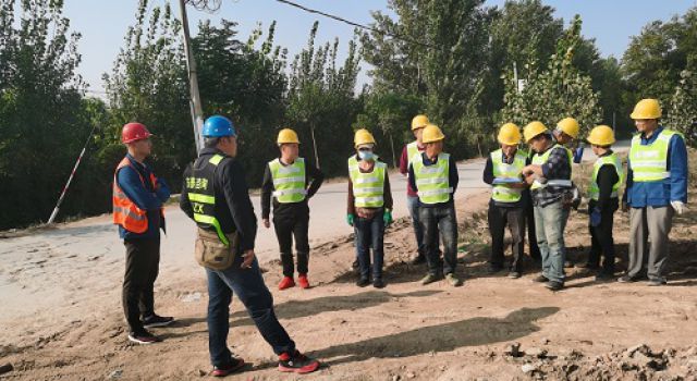 日蘭巨菏二標召開梯形邊溝現(xiàn)場安全及技術現(xiàn)場交底會