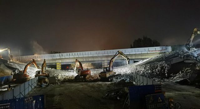 日蘭高速改擴(kuò)建項(xiàng)目K212+475.168 S242分離立交拆除