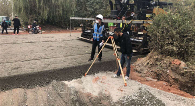 挑燈夜戰(zhàn)搶進(jìn)度   加班加點(diǎn)趕工期