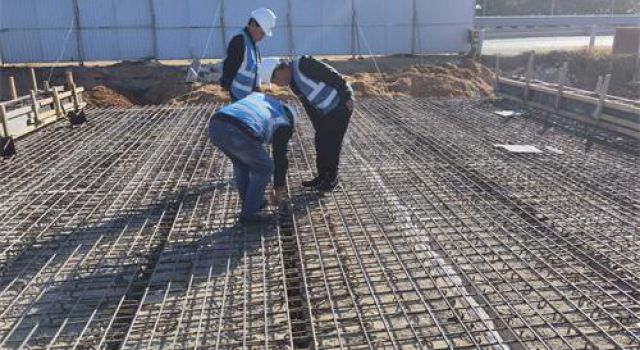 恍然暮秋至，靜候冬日來(lái)