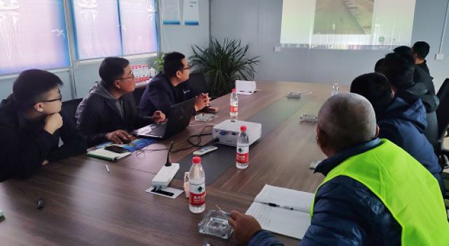 日蘭高速巨菏段召開鄆城服務(wù)區(qū)水穩(wěn)攤鋪技術(shù)交底會