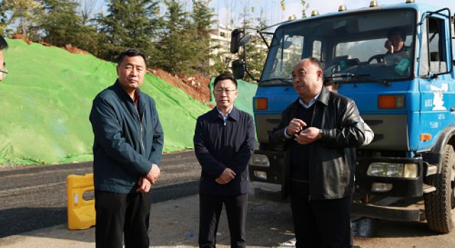 淄博市交通運(yùn)輸事業(yè)服務(wù)中心改建辦對(duì)膠海線進(jìn)行檢查