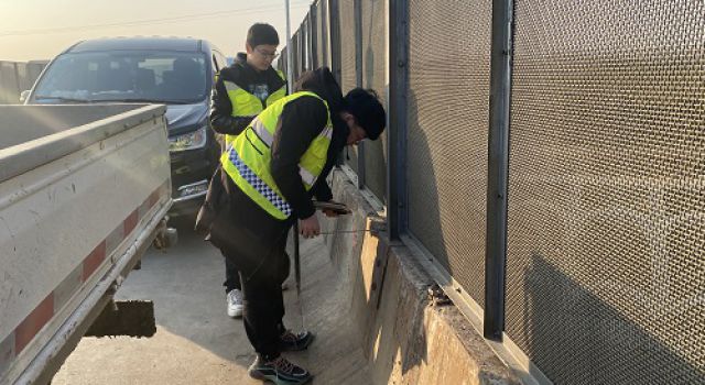 文昌湖區(qū)膠濟(jì)鐵路上跨橋護(hù)欄改造工程現(xiàn)場交接