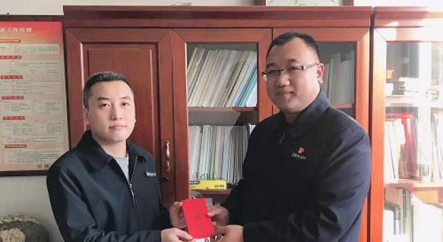 “爸,媽！請(qǐng)您放心！”——聽聽“就地過年”員工的心里話