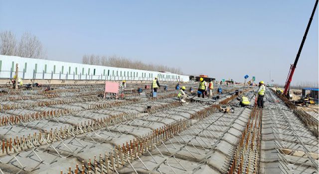 日蘭高速S242分離立交“復(fù)工忙”