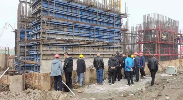 秦濱高速項(xiàng)目公司領(lǐng)導(dǎo)視察工地