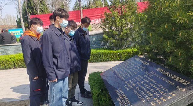 清明時節(jié)   緬懷先烈