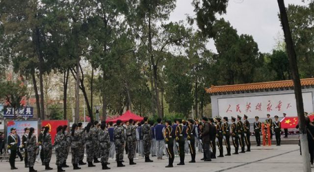 濟(jì)寧工地烈士陵園掃墓、緬懷先烈