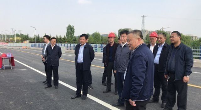 沂南縣縣委書記到澳柯瑪大道遠(yuǎn)里汶河大橋視察指導(dǎo)工作
