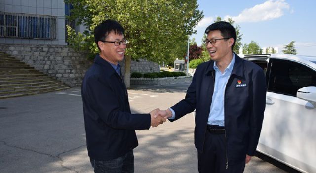 公司總經(jīng)理張亞亮蒞臨濟(jì)濰高速二駐地辦慰問指導(dǎo)工作