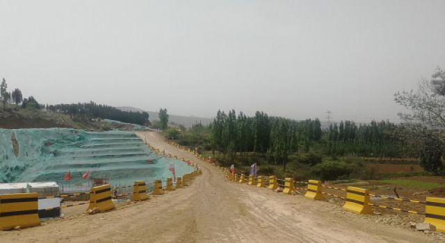 濟(jì)濰高速二駐地辦對(duì)全線施工便道進(jìn)行檢查 