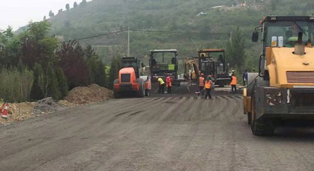 天氣晴好、施工正當(dāng)時(shí)