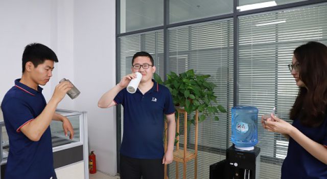 公司定制“潤泰”飲用水，讓員工喝上放心水----提升健康、幸福指數(shù)