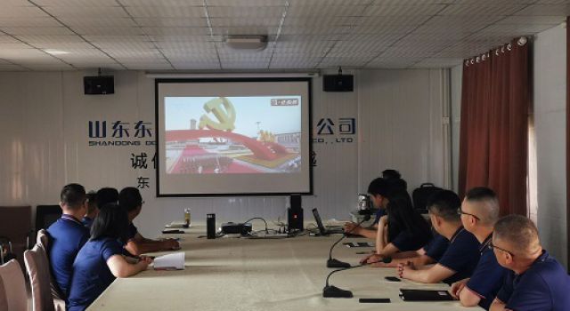 春風(fēng)里 紅旗下，心中有信仰，祝愿祖國更有力量