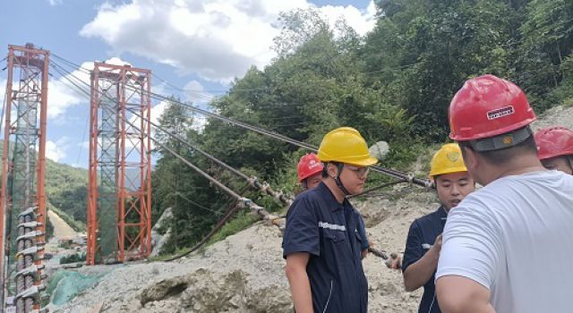 四川九綿高速LJ25陽(yáng)塘壩大橋鋼箱梁吊裝系統(tǒng)順利通過(guò)四川省特種設(shè)備檢測(cè)院檢查驗(yàn)收