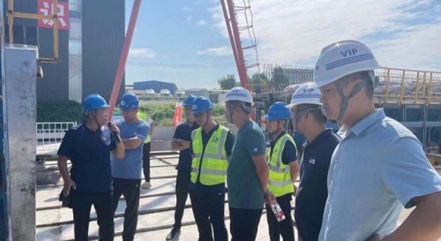 兄弟單位一公司一行到濟(jì)濰四合同2號預(yù)制場觀摩