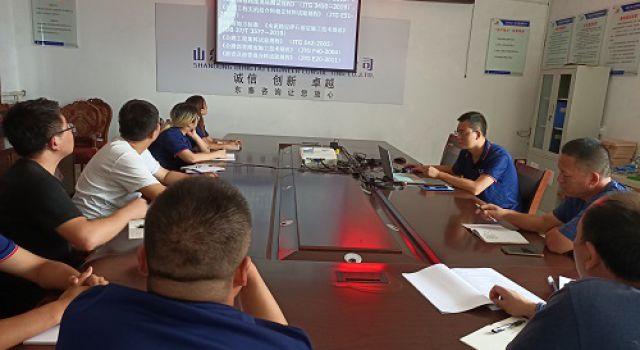 秦濱高速第一總監(jiān)辦組織路面試驗培訓