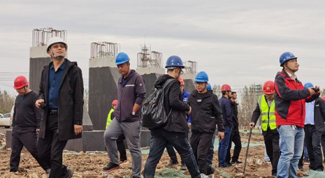 省交科院郭保林博士團(tuán)隊蒞臨濟(jì)濰高速指導(dǎo)施工