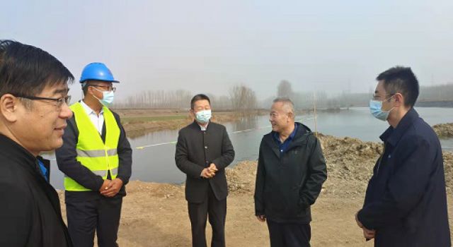 日照市交通運(yùn)輸局陳局長、公路處卜主任到2021年莒縣農(nóng)村公路危橋改造工程四標(biāo)段施工現(xiàn)場及監(jiān)理處試驗(yàn)室檢查指導(dǎo)