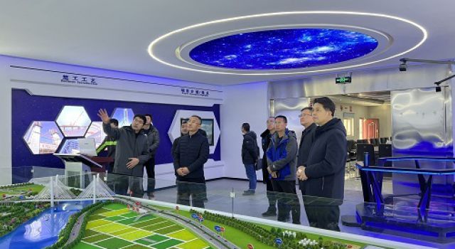 寧夏交通廳黨委委員、總工程師王力軍到中衛(wèi)下河沿黃河公路大橋 項(xiàng)目開展質(zhì)量、安全及黃河冬季防凌督察