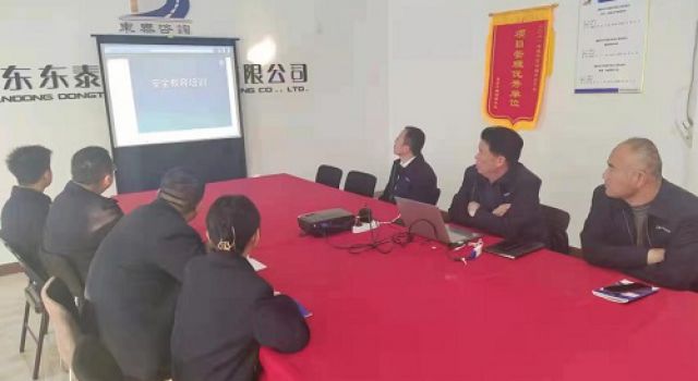 德州市外環(huán)提升工程總監(jiān)辦內(nèi)部召開了施工安全培訓(xùn)會(huì)議