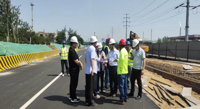 省“四進”工作組對日照市南沿海公路日鋼段高架工程進行督導(dǎo)檢查