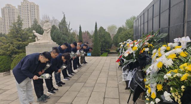 清明祭英烈、共鑄中華魂——經(jīng)十路總監(jiān)辦組織開(kāi)展烈士陵園祭掃活動(dòng)