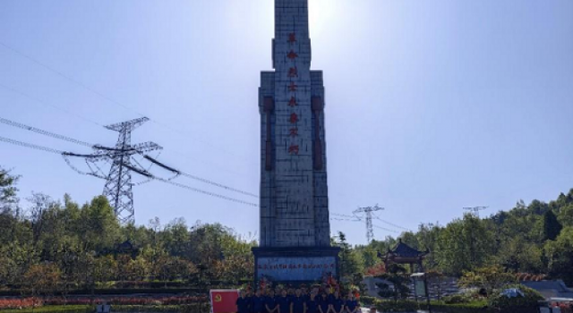 清明祭英烈、共鑄中華魂 -和襄高速第二駐地辦開展我們的節(jié)日--清明節(jié)祭掃烈士陵園活動(dòng)