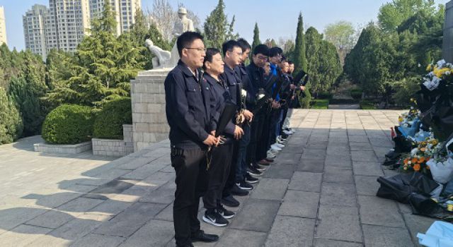 清明祭英烈、共鑄中華魂----經(jīng)十路東延工程淄博段第二總監(jiān)辦祭掃烈士陵園活動(dòng)