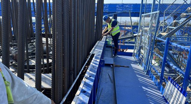 許昌繞城三標南水北調(diào)斜拉特大橋矮塔首節(jié)混凝土順利澆筑 許昌繞城三標南水北調(diào)斜拉特大橋矮塔首節(jié)混凝土順利澆筑