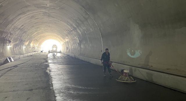 東泰咨詢安鶴項(xiàng)目小巖溝隧道砼路面施工順利完成 東泰咨詢安鶴項(xiàng)目小巖溝隧道砼路面施工順利完成