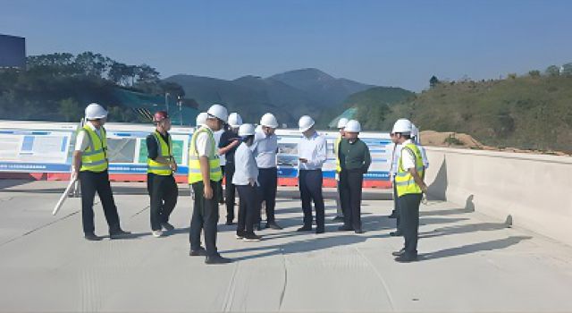 廣西壯族自治區(qū)交通廳副廳長陳津維調研為欽州北過境公路項目鼓舞士氣
