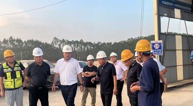 廣西壯族自治區(qū)交通運(yùn)輸廳組織對橫欽高速公路第四總監(jiān)辦進(jìn)行平安工地考核 廣西壯族自治區(qū)交通運(yùn)輸廳組織對橫欽高速公路第四總監(jiān)辦進(jìn)行平安工地考核